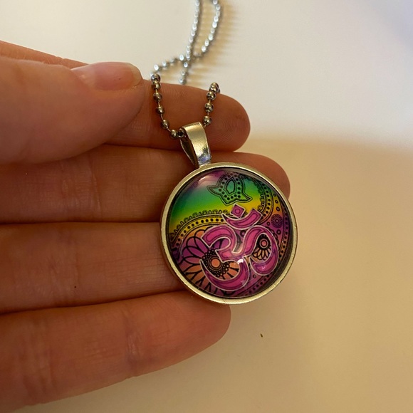 🔥4/10$ NEW OM Glass Necklace - Picture 2 of 5